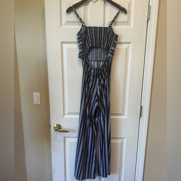 No Boundaries Navy Striped Cutout Tie-Front Jumpsuit Size Small (3–5) - Picture 5 of 7
